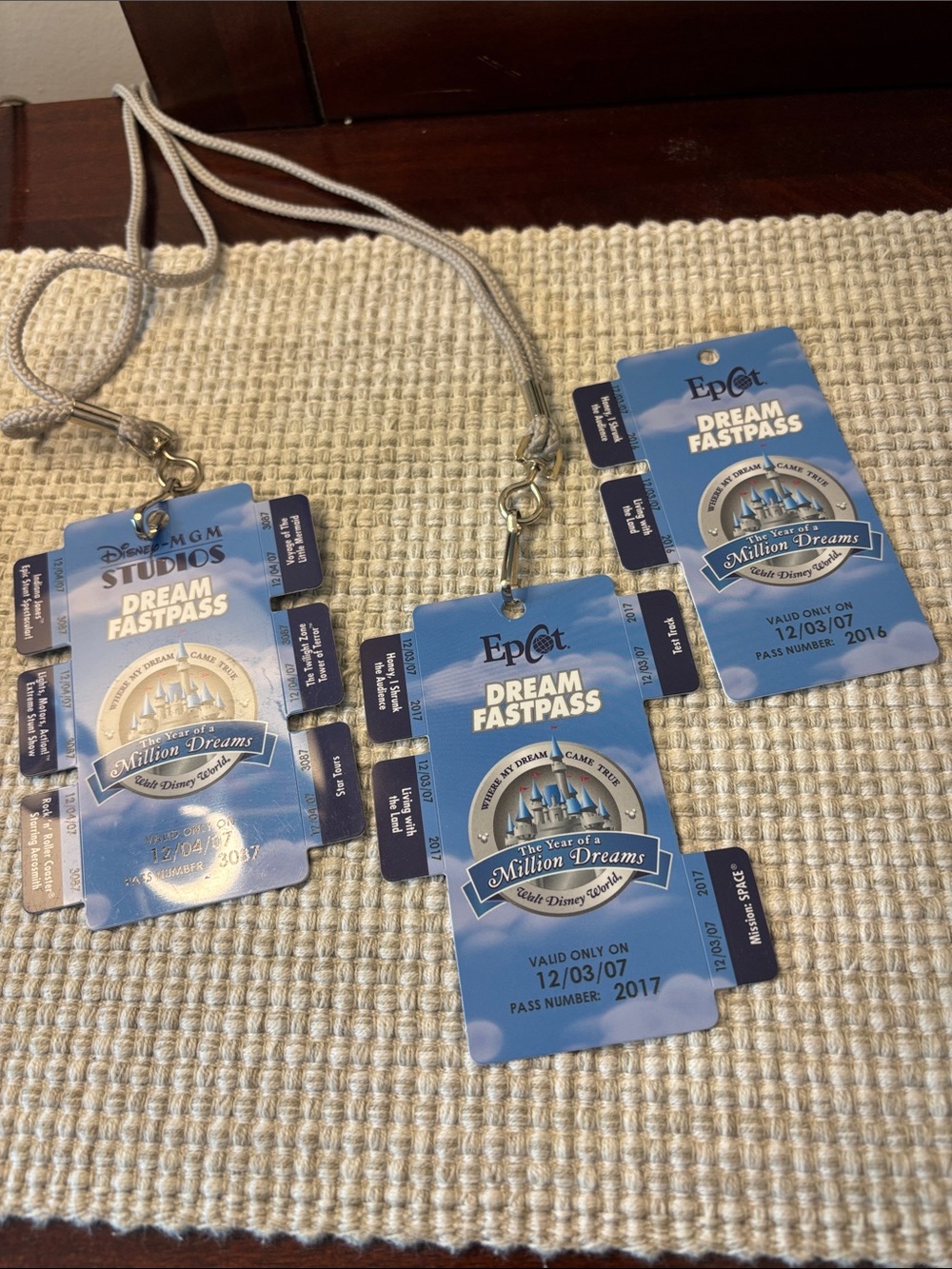 Fantastic vintage collection EPCOT Dream Fastpass Lanyard Card - Blue